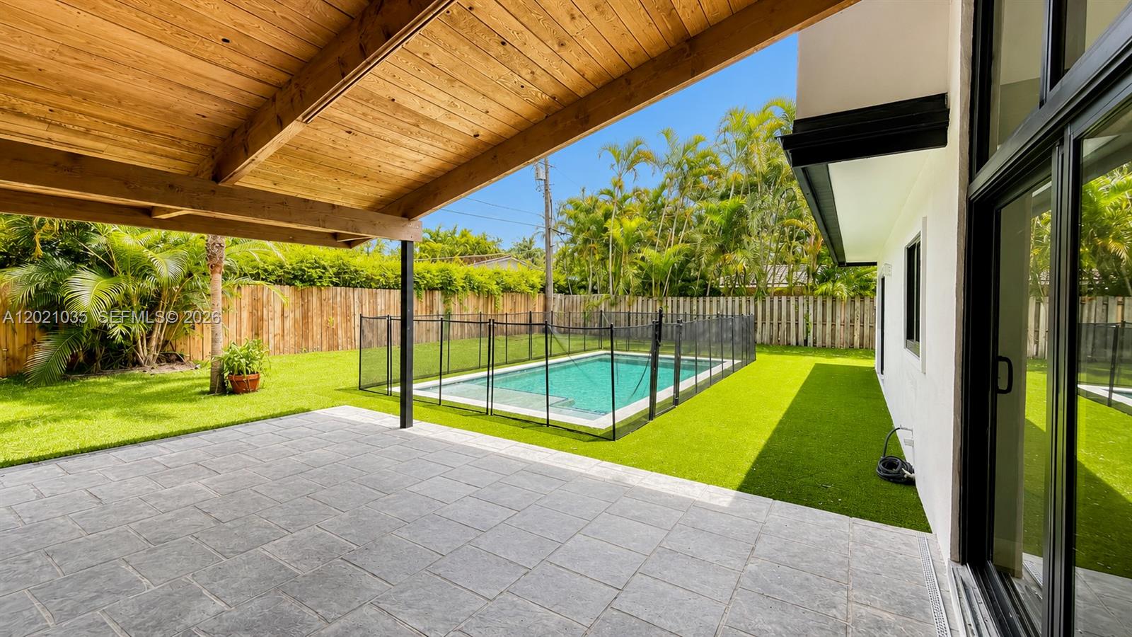 CORAL RIDGE COUNTRY CLUB - Residential