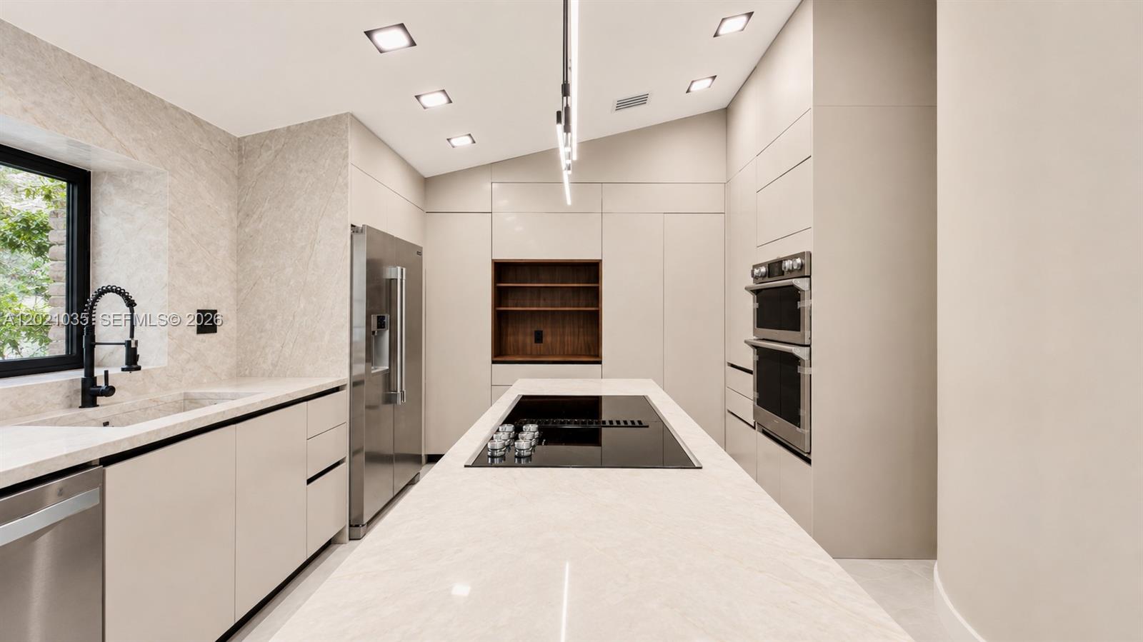 CORAL RIDGE COUNTRY CLUB - Residential