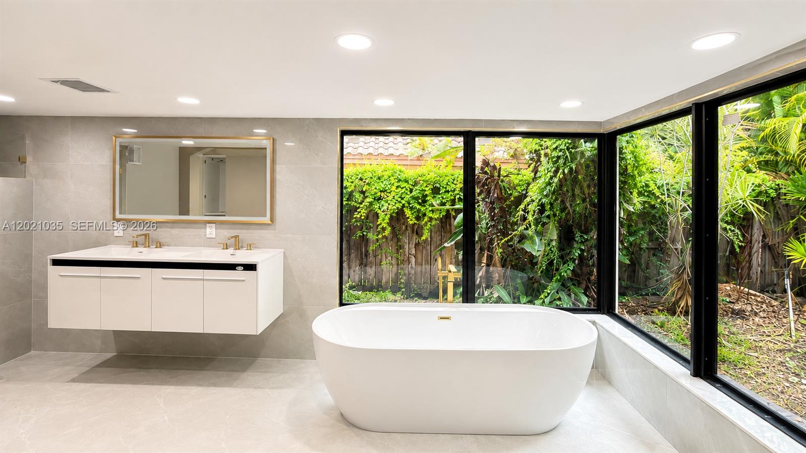 CORAL RIDGE COUNTRY CLUB - Residential