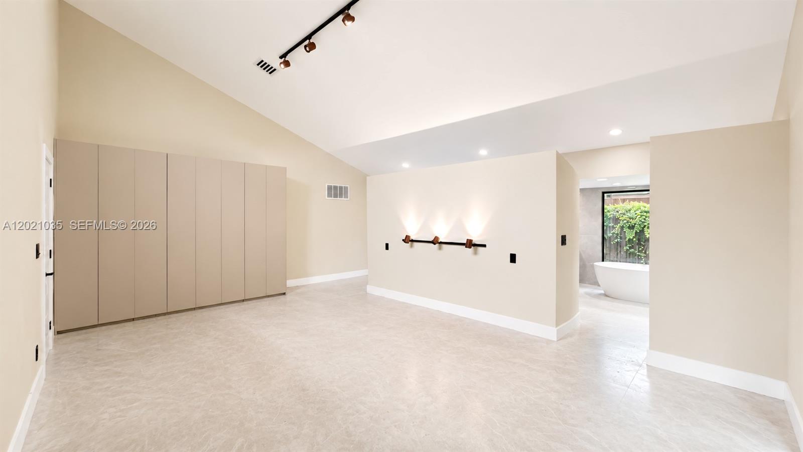 CORAL RIDGE COUNTRY CLUB - Residential