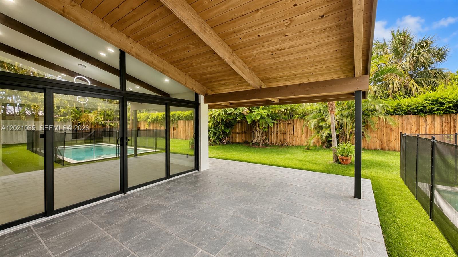 CORAL RIDGE COUNTRY CLUB - Residential