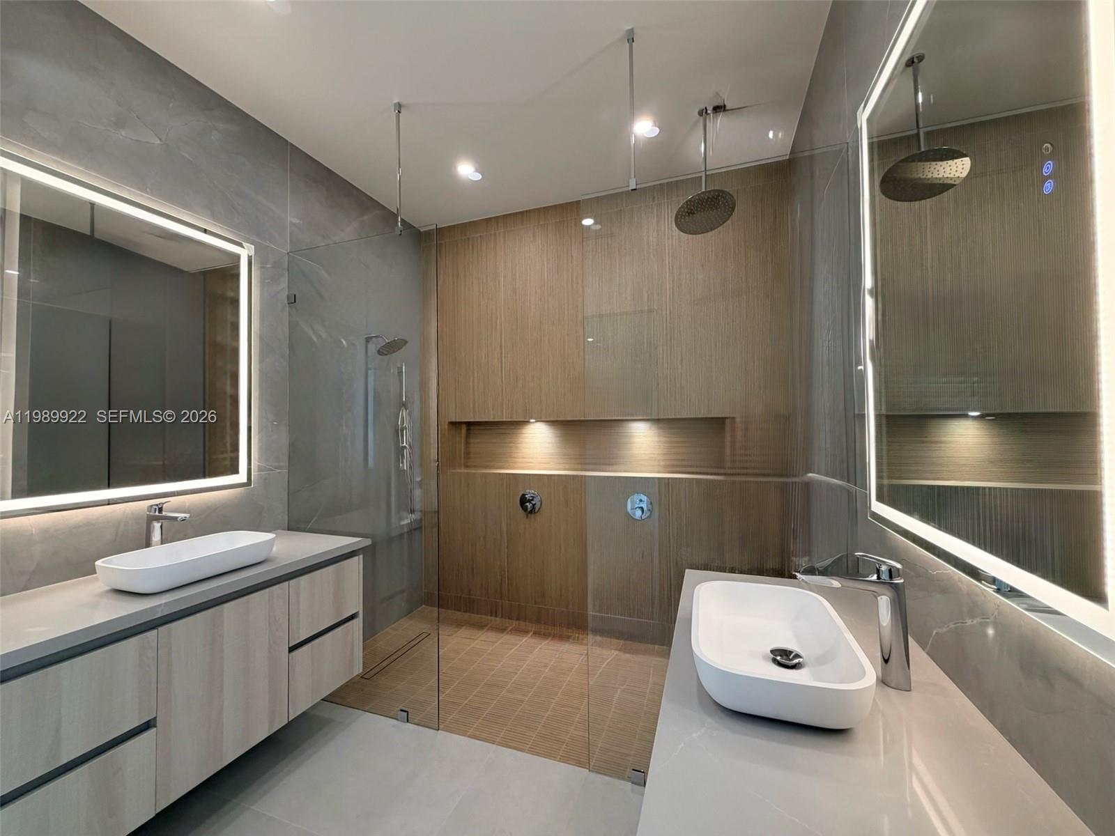 CAMBRIDGE LAWNS - Residential