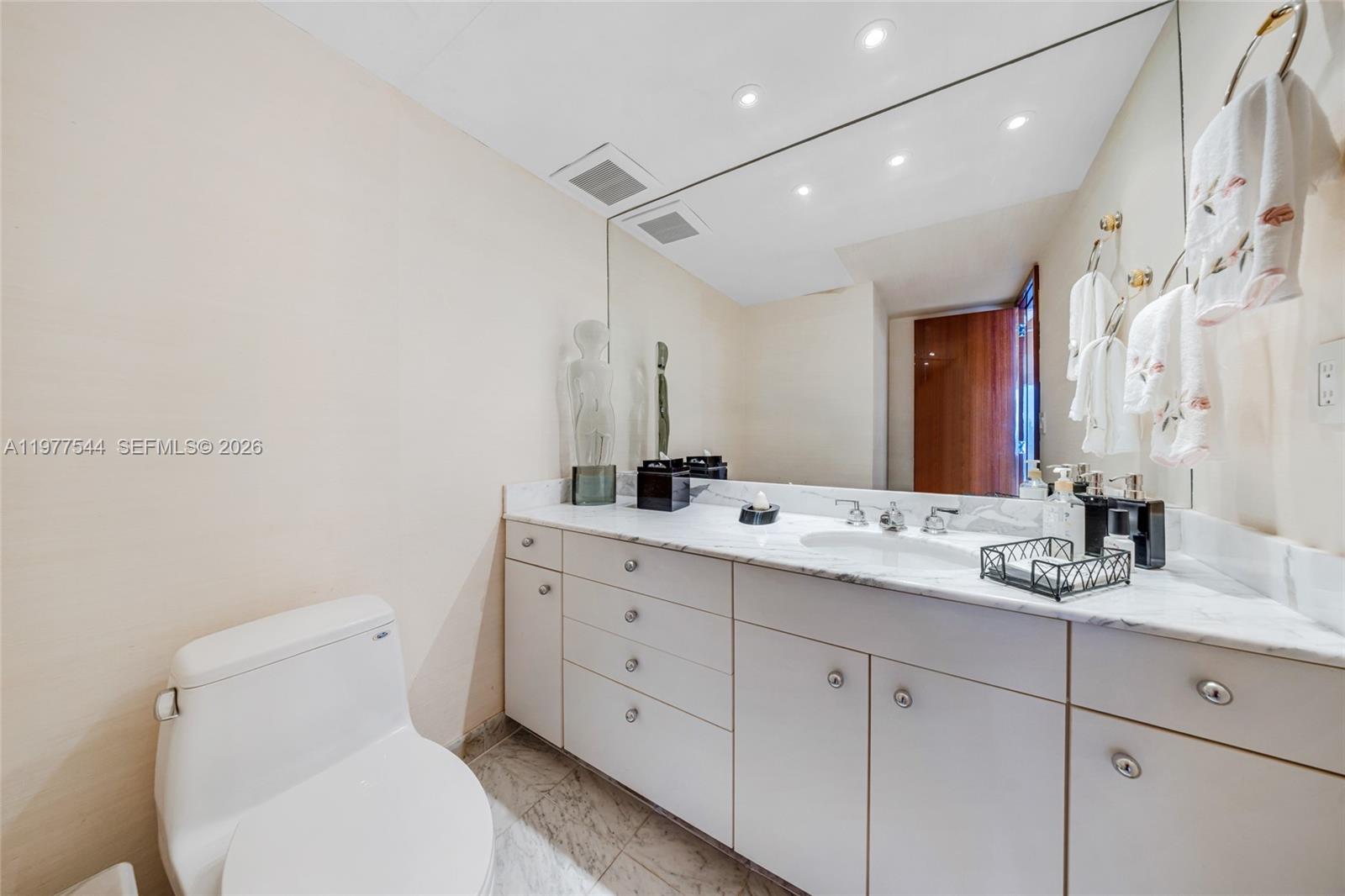 TURNBERRY TOWERS CONDO - Residential