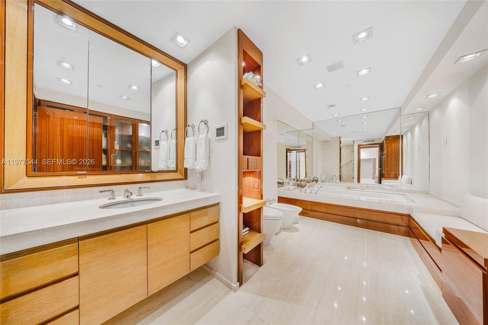 TURNBERRY TOWERS CONDO - Residential