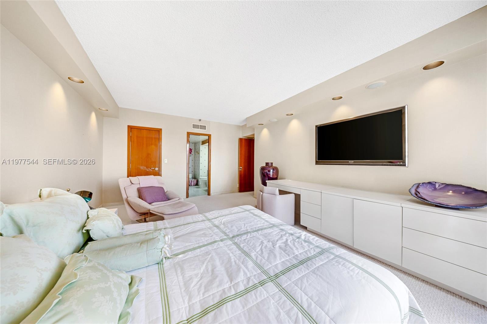 TURNBERRY TOWERS CONDO - Residential