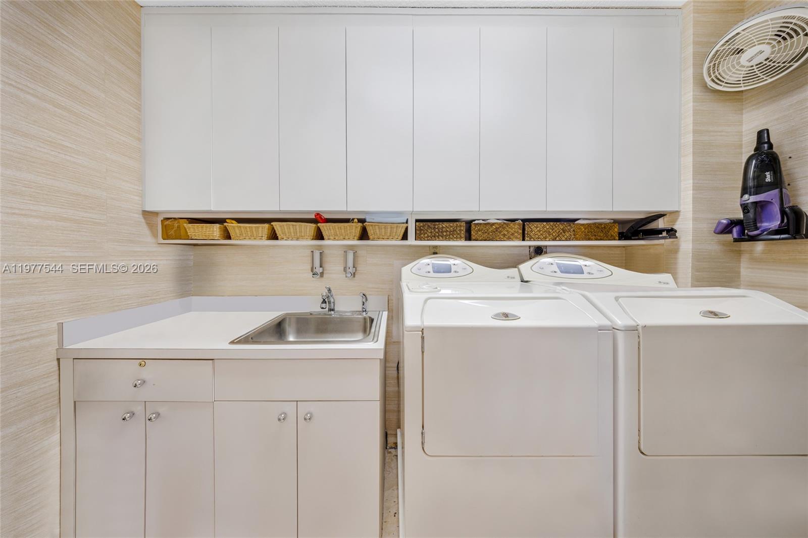 TURNBERRY TOWERS CONDO - Residential