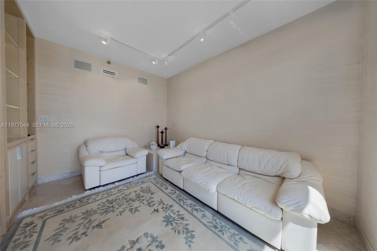 TURNBERRY TOWERS CONDO - Residential