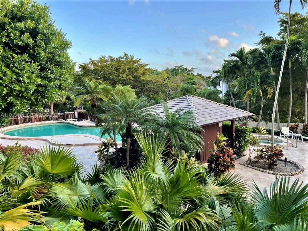 TOWERS OF QUAYSIDE CONDO - Residential