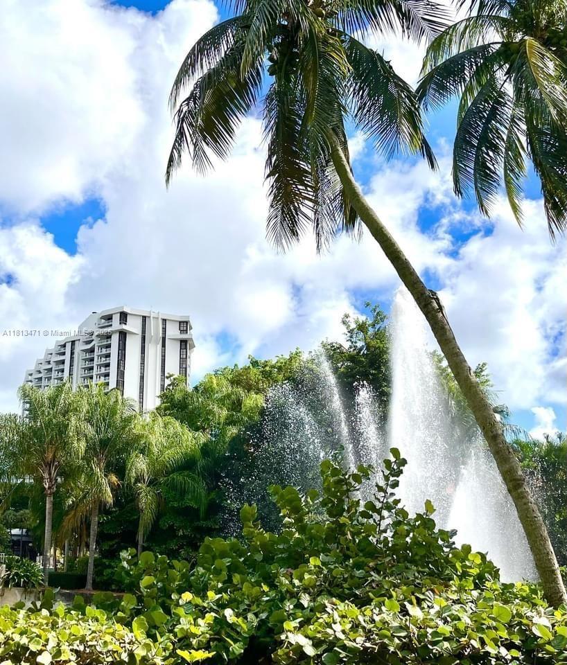 TOWERS OF QUAYSIDE CONDO - Residential