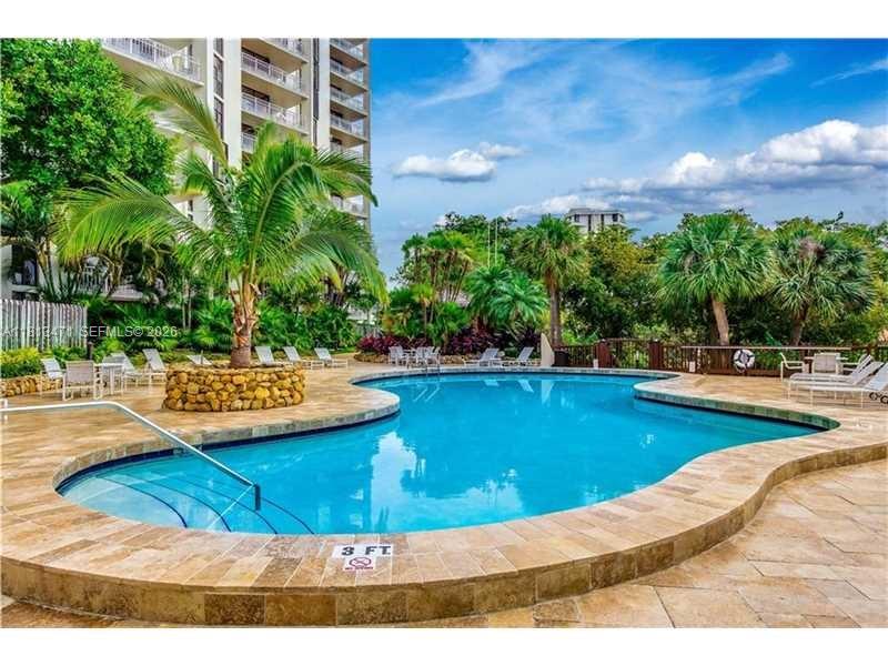 TOWERS OF QUAYSIDE CONDO - Residential