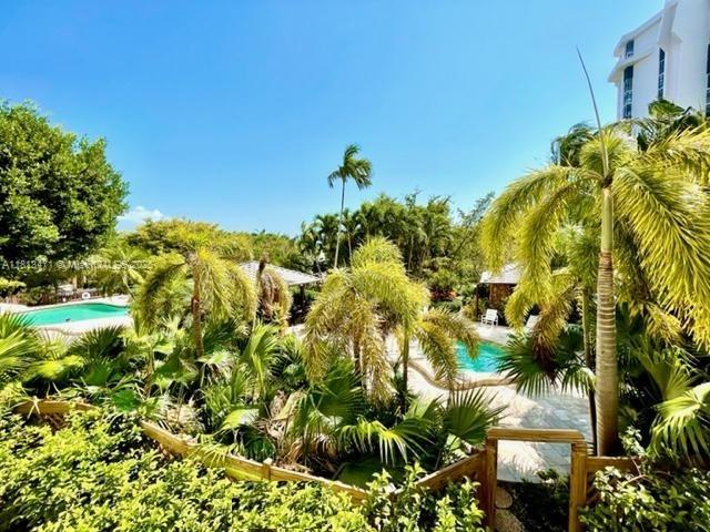 TOWERS OF QUAYSIDE CONDO - Residential