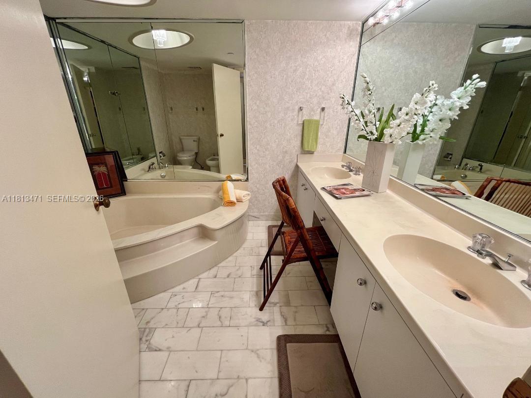 TOWERS OF QUAYSIDE CONDO - Residential