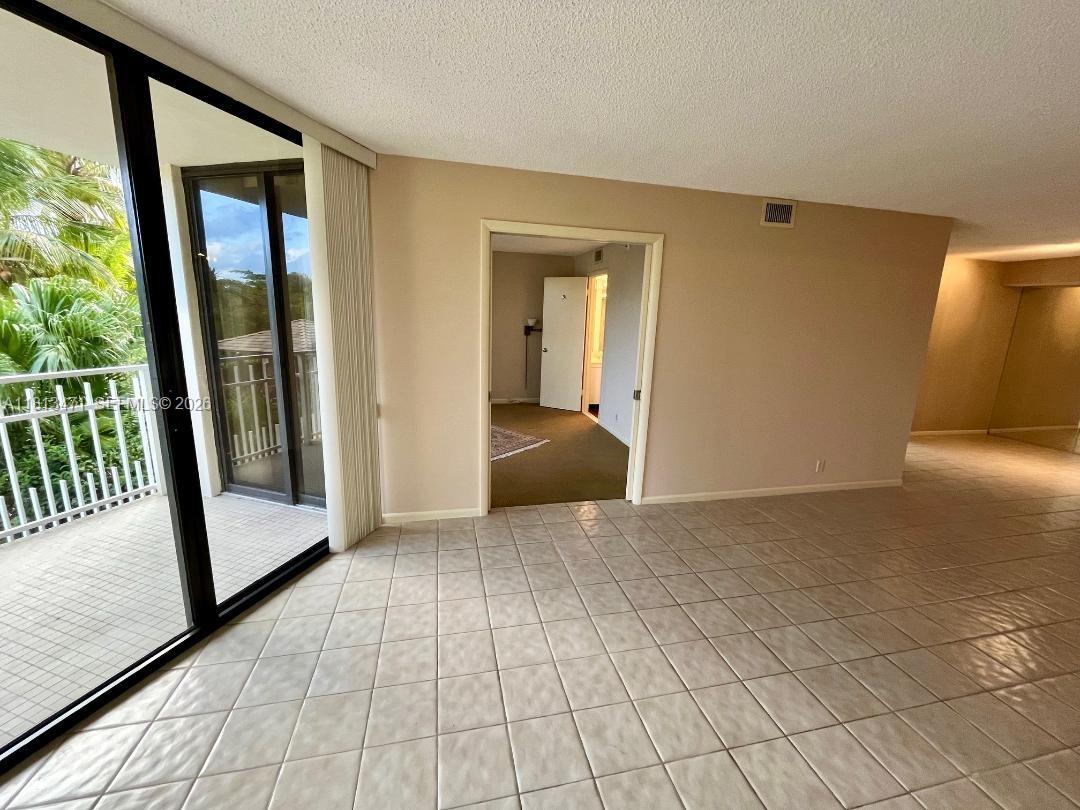 TOWERS OF QUAYSIDE CONDO - Residential