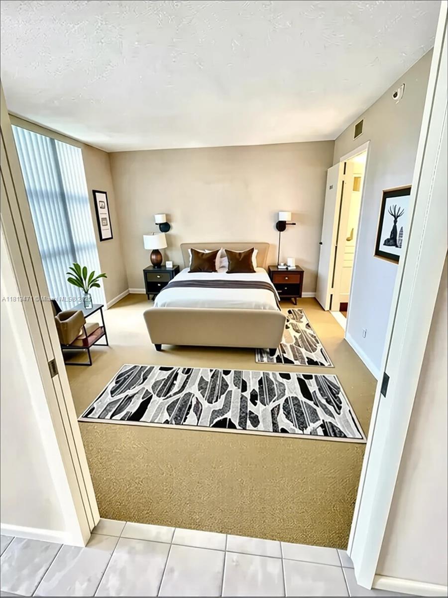 TOWERS OF QUAYSIDE CONDO - Residential