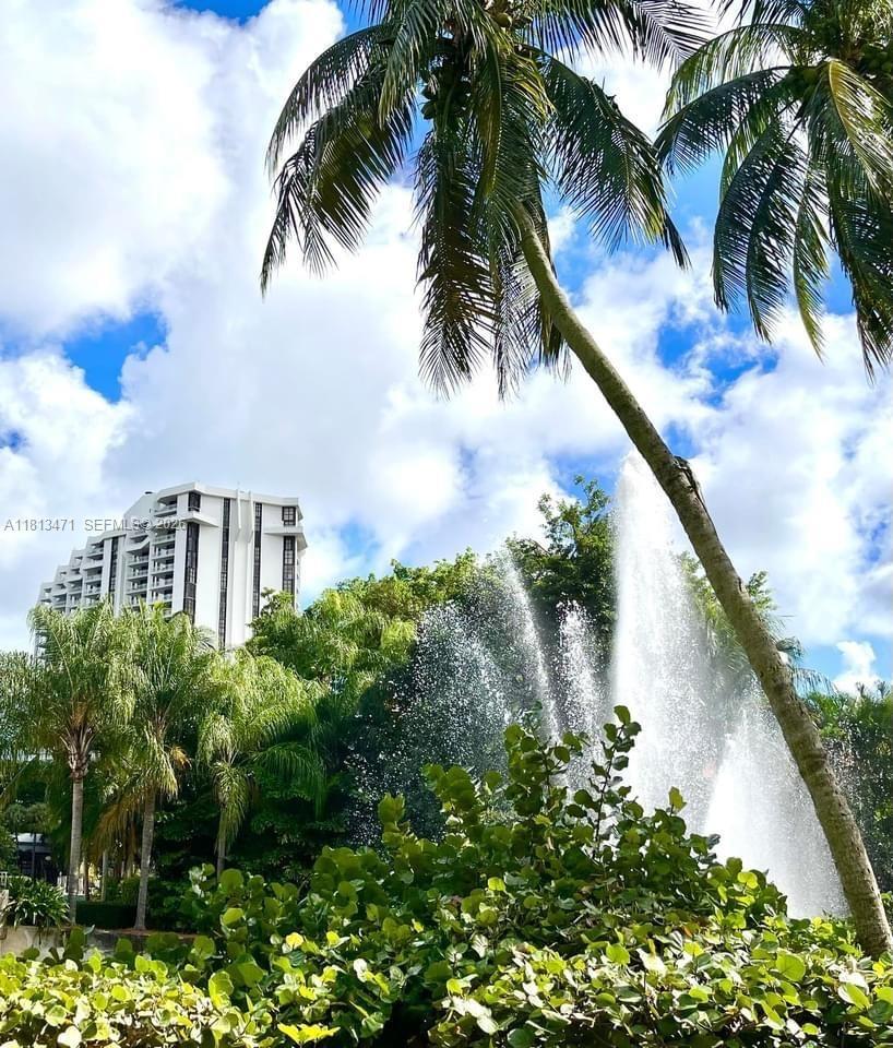 TOWERS OF QUAYSIDE CONDO - Residential