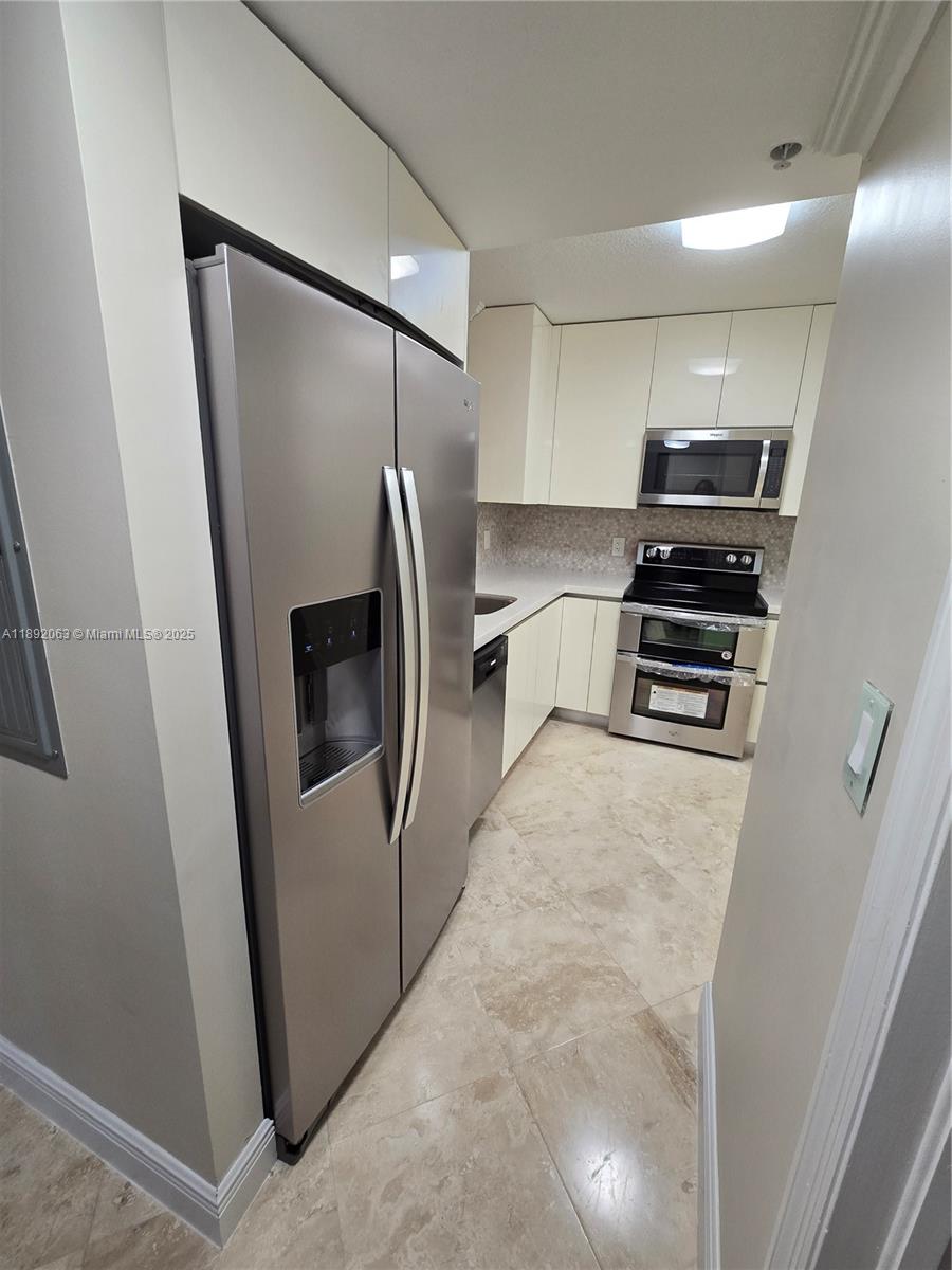 SHERIDAN BEACH CLUB CONDO - Residential Lease