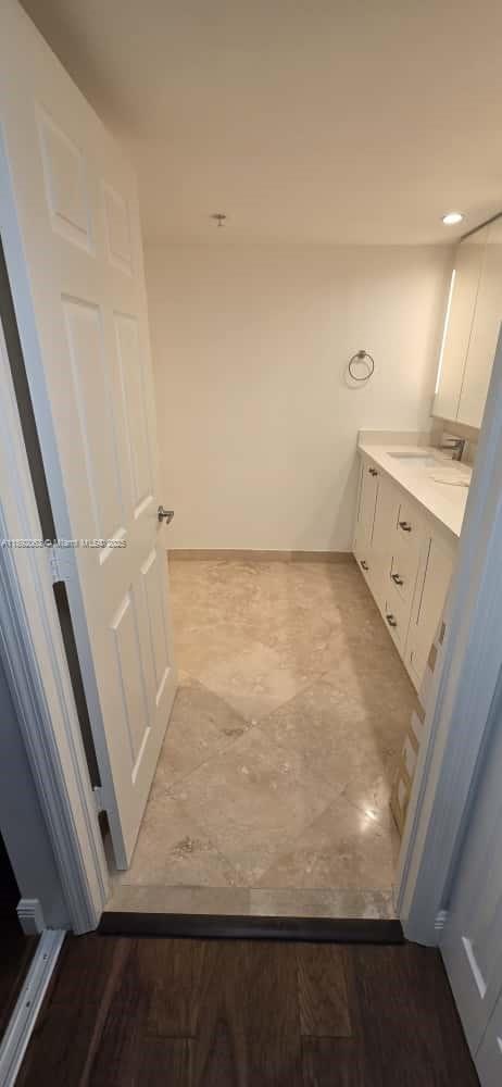 SHERIDAN BEACH CLUB CONDO - Residential Lease