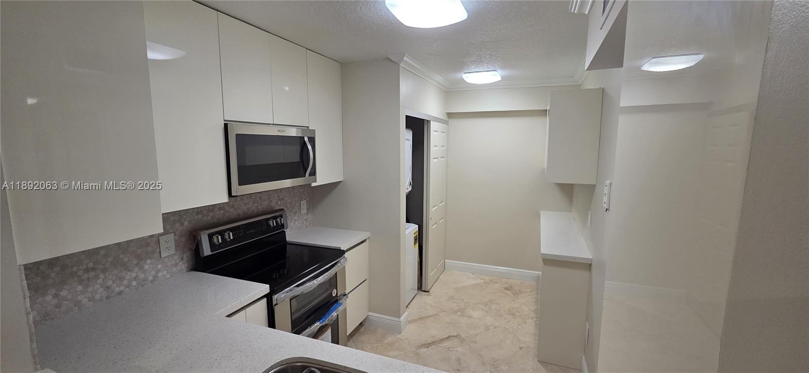 SHERIDAN BEACH CLUB CONDO - Residential Lease