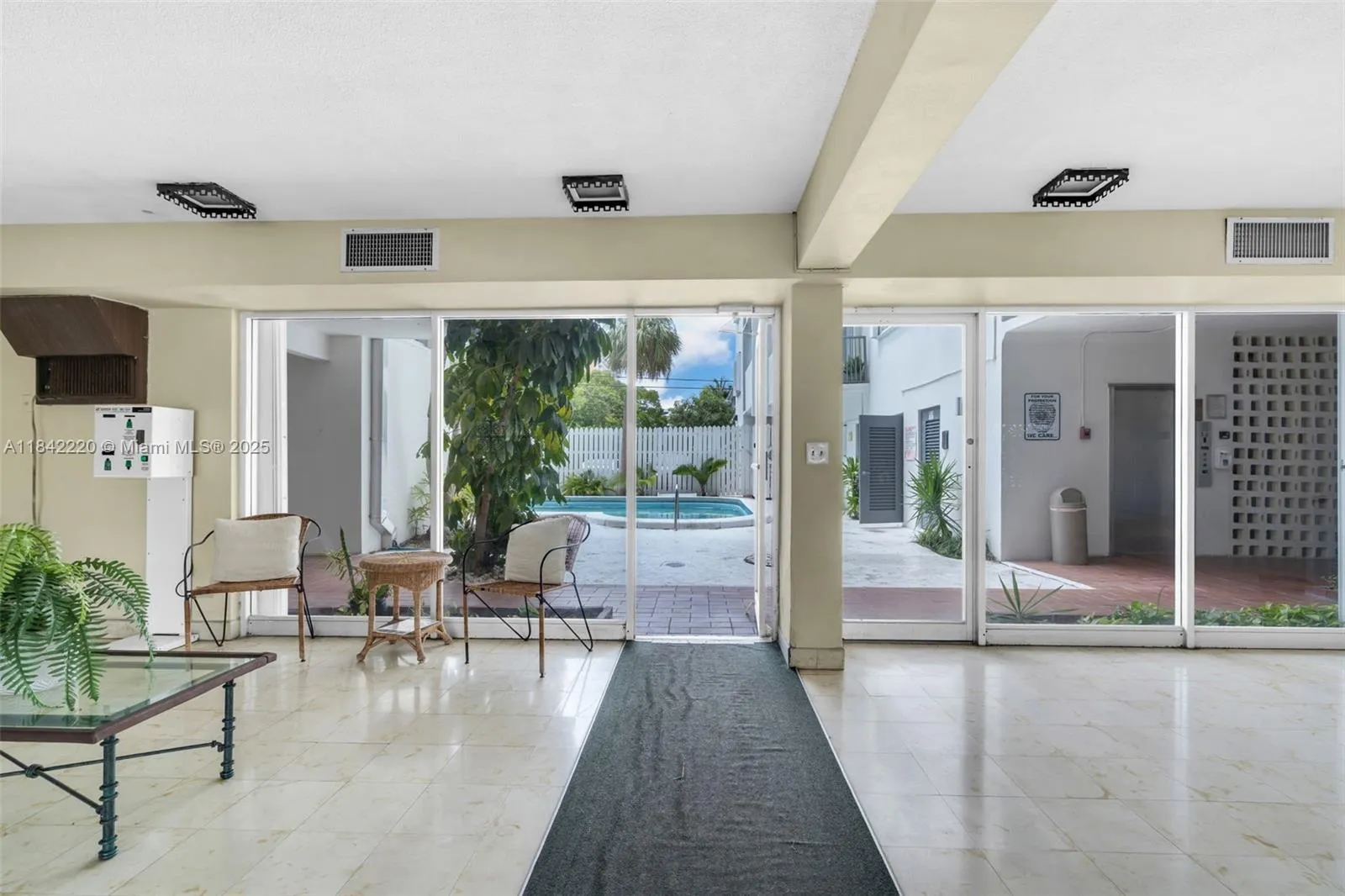 Key Biscayne, Florida 33149, United States, 2 Bedrooms Bedrooms, ,1 BathroomBathrooms,Residential,Active,173441