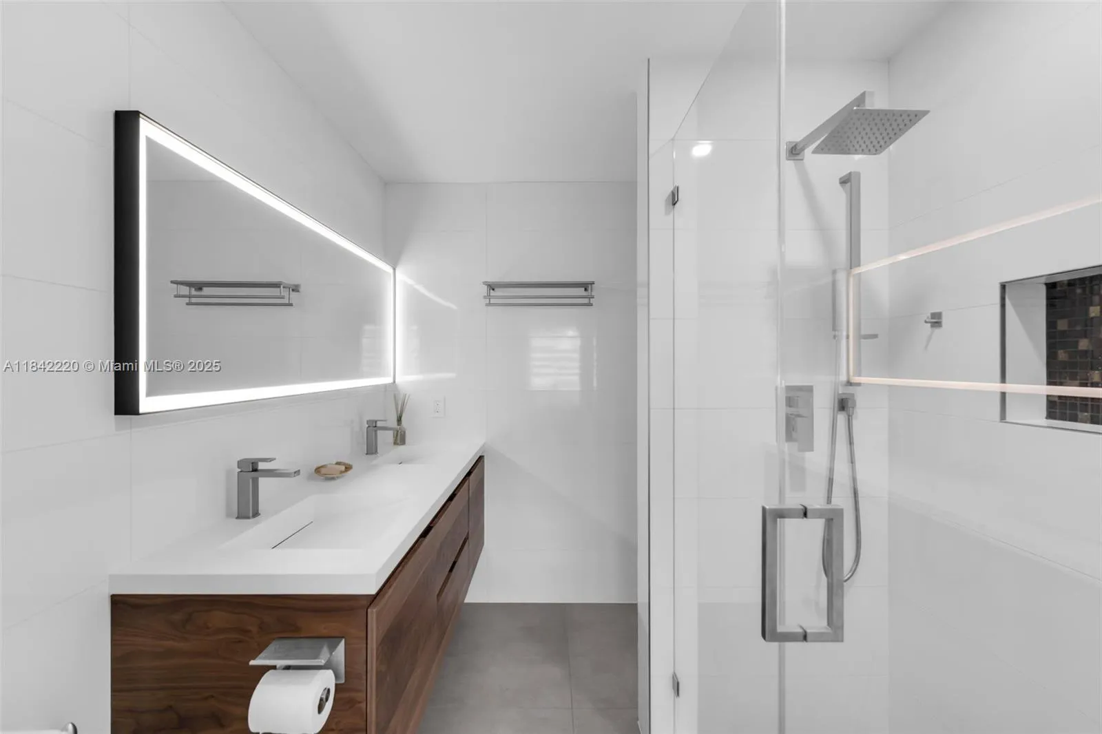 Key Biscayne, Florida 33149, United States, 2 Bedrooms Bedrooms, ,1 BathroomBathrooms,Residential,Active,173441