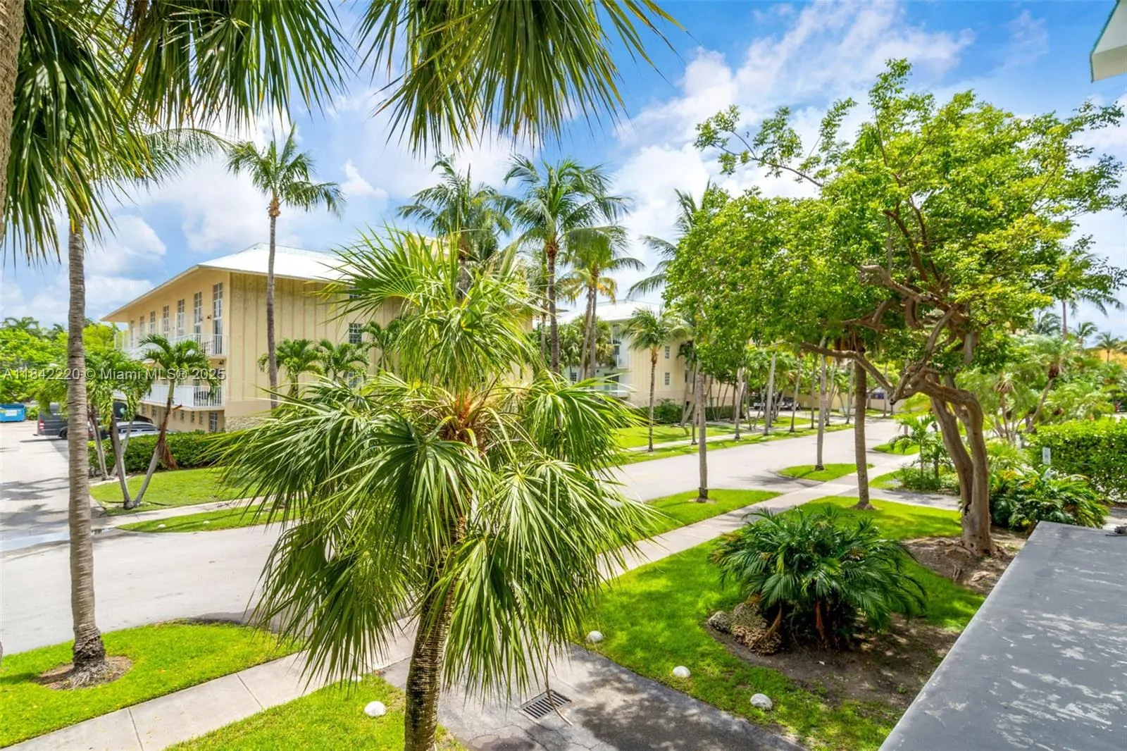 Key Biscayne, Florida 33149, United States, 2 Bedrooms Bedrooms, ,1 BathroomBathrooms,Residential,Active,173441