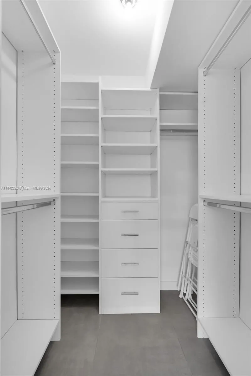 Key Biscayne, Florida 33149, United States, 2 Bedrooms Bedrooms, ,1 BathroomBathrooms,Residential,Active,173441