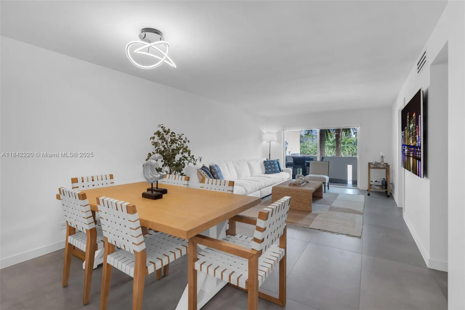 Key Biscayne, Florida 33149, United States, 2 Bedrooms Bedrooms, ,1 BathroomBathrooms,Residential,Active,173441