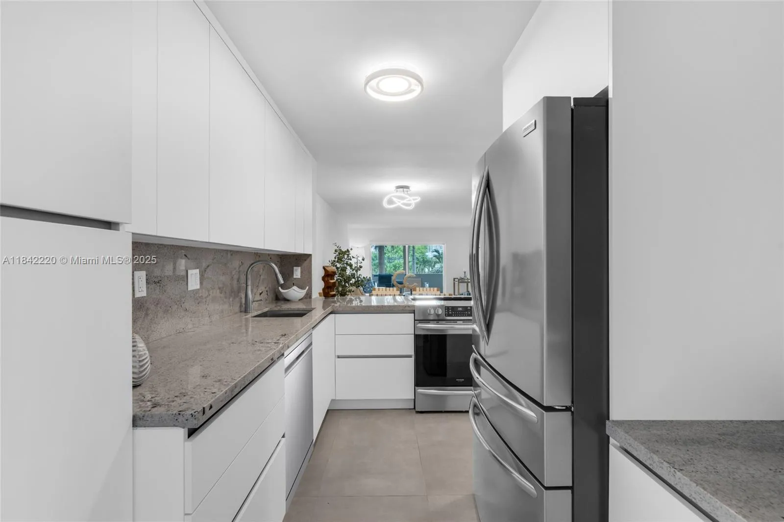 Key Biscayne, Florida 33149, United States, 2 Bedrooms Bedrooms, ,1 BathroomBathrooms,Residential,Active,173441