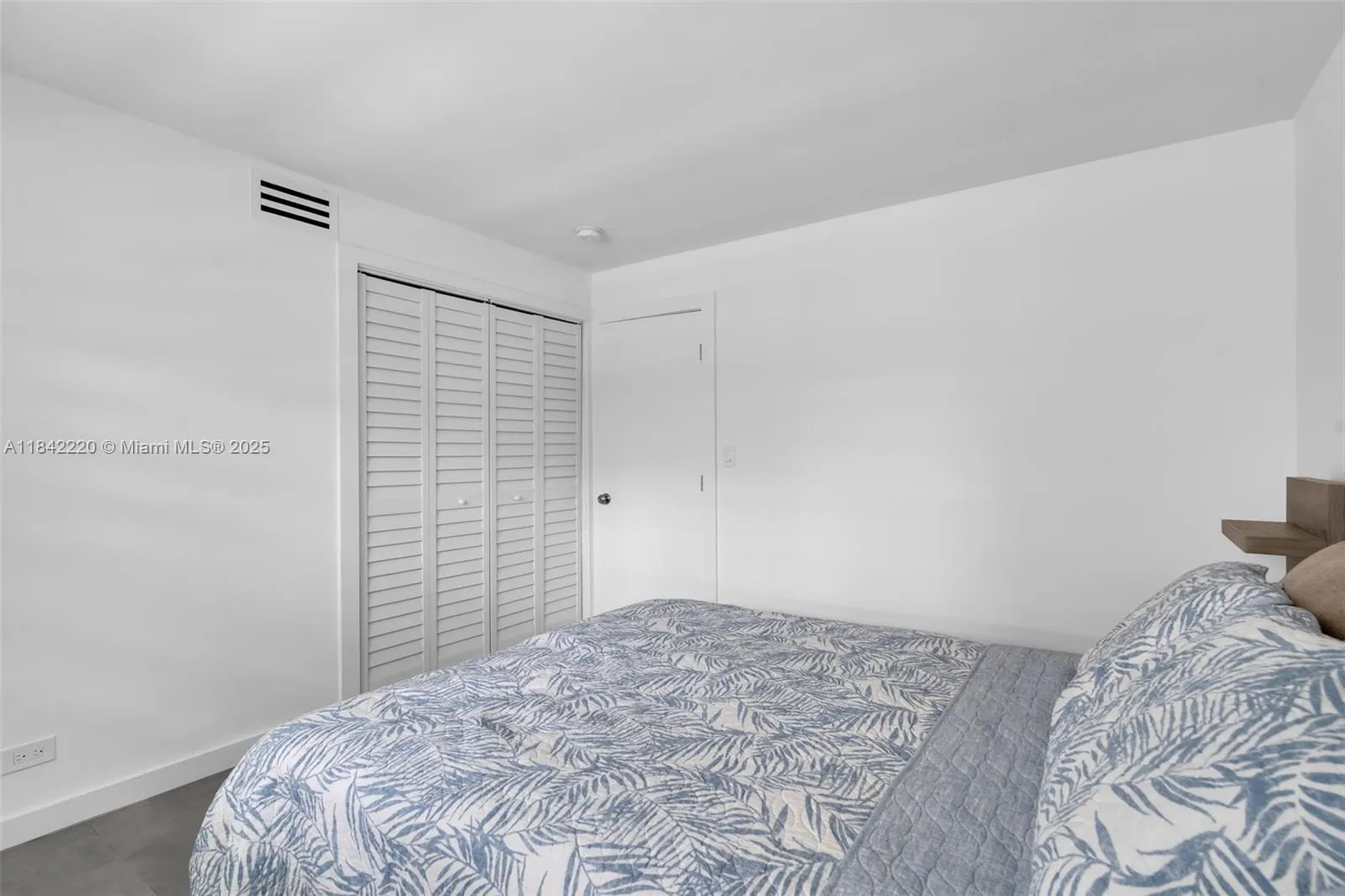 Key Biscayne, Florida 33149, United States, 2 Bedrooms Bedrooms, ,1 BathroomBathrooms,Residential,Active,173441