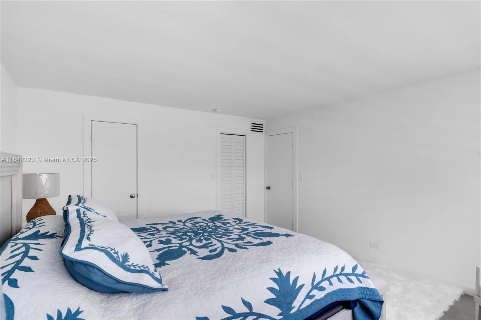 Key Biscayne, Florida 33149, United States, 2 Bedrooms Bedrooms, ,1 BathroomBathrooms,Residential,Active,173441