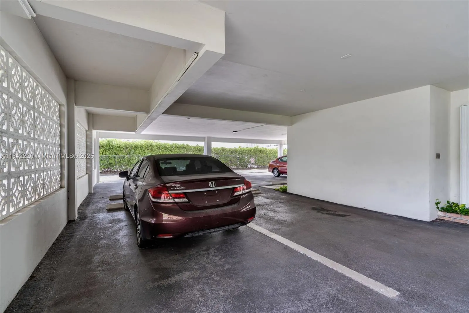 Key Biscayne, Florida 33149, United States, 2 Bedrooms Bedrooms, ,1 BathroomBathrooms,Residential,Active,173441