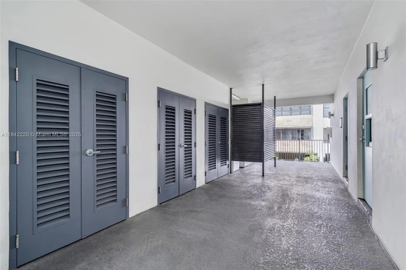 Key Biscayne, Florida 33149, United States, 2 Bedrooms Bedrooms, ,1 BathroomBathrooms,Residential,Active,173441