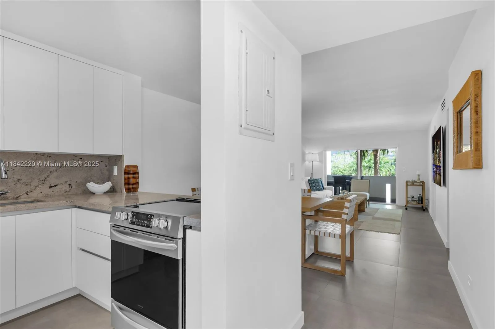 Key Biscayne, Florida 33149, United States, 2 Bedrooms Bedrooms, ,1 BathroomBathrooms,Residential,Active,173441