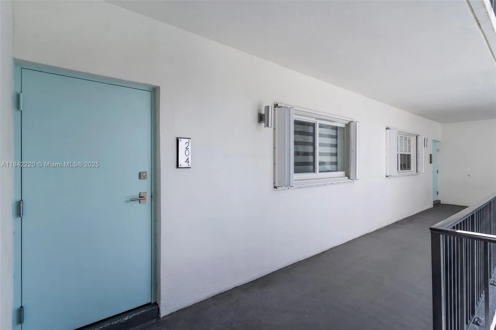 Key Biscayne, Florida 33149, United States, 2 Bedrooms Bedrooms, ,1 BathroomBathrooms,Residential,Active,173441