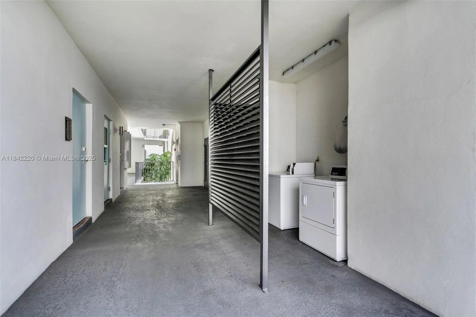Key Biscayne, Florida 33149, United States, 2 Bedrooms Bedrooms, ,1 BathroomBathrooms,Residential,Active,173441