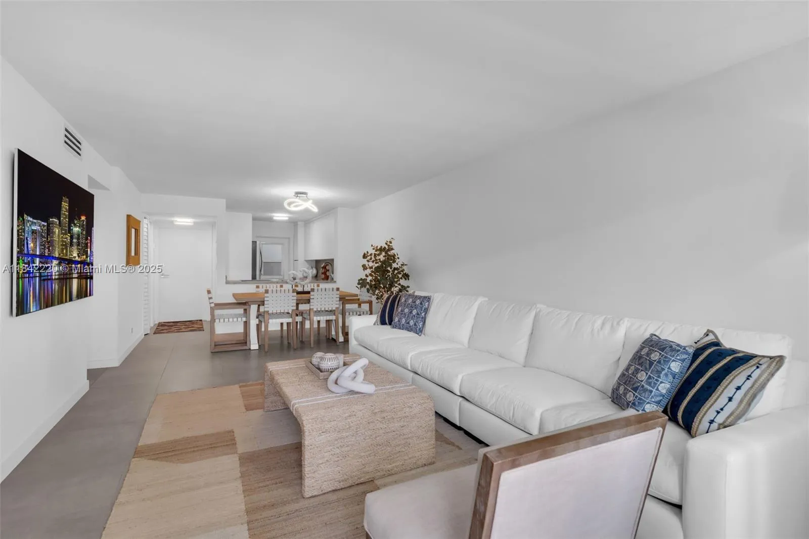 Key Biscayne, Florida 33149, United States, 2 Bedrooms Bedrooms, ,1 BathroomBathrooms,Residential,Active,173441