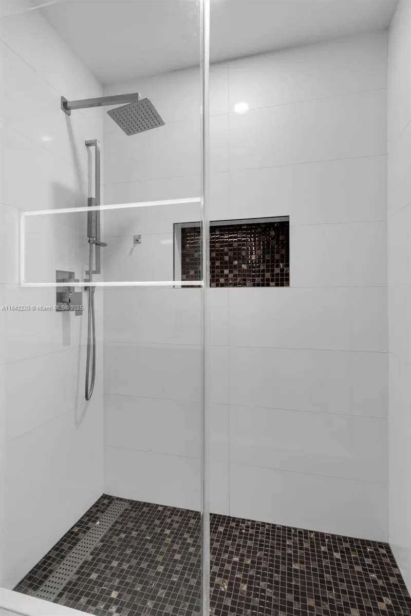 Key Biscayne, Florida 33149, United States, 2 Bedrooms Bedrooms, ,1 BathroomBathrooms,Residential,Active,173441