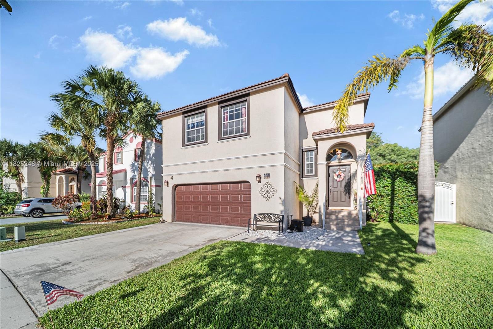 Beautiful 4/2.5 in the heart of West Pembroke Pines! Home boasts oversized backyard, updated kitchen with ss appliances, updated bathrooms. Plenty of space to add a pool. Just off of interstate 75 adding major convenience for fast commuting. Walking distance to shopping and dinning. Beautiful community with extra amenities. A rated school system. This is the perfect home and area to raise a family! This is a must see and priced to sell! Please contact owner/agent for showings and questions. 24 hour notice please. Pets on premises.
Roof is original. Owner motivated
Preferred title company E.C. Title