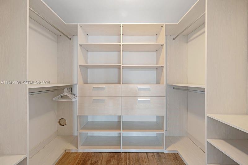 PARAISO BAY CONDO - Residential