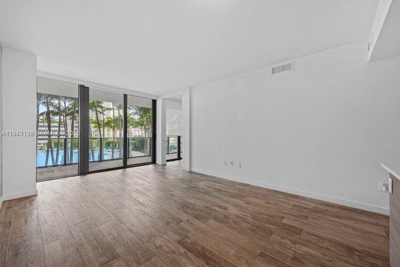 PARAISO BAY CONDO - Residential