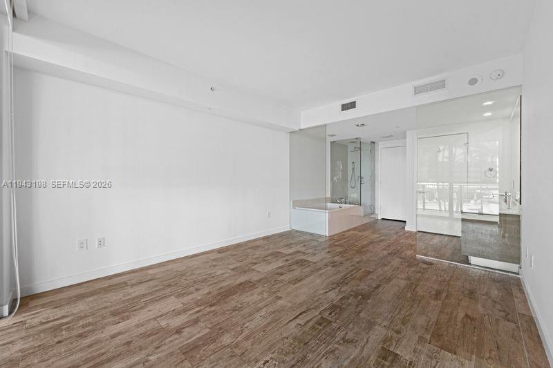 PARAISO BAY CONDO - Residential