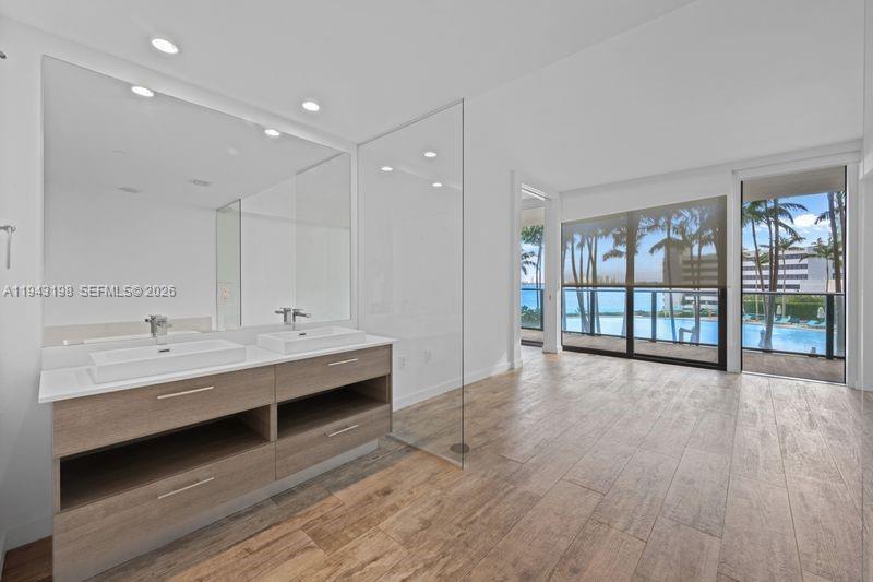 PARAISO BAY CONDO - Residential