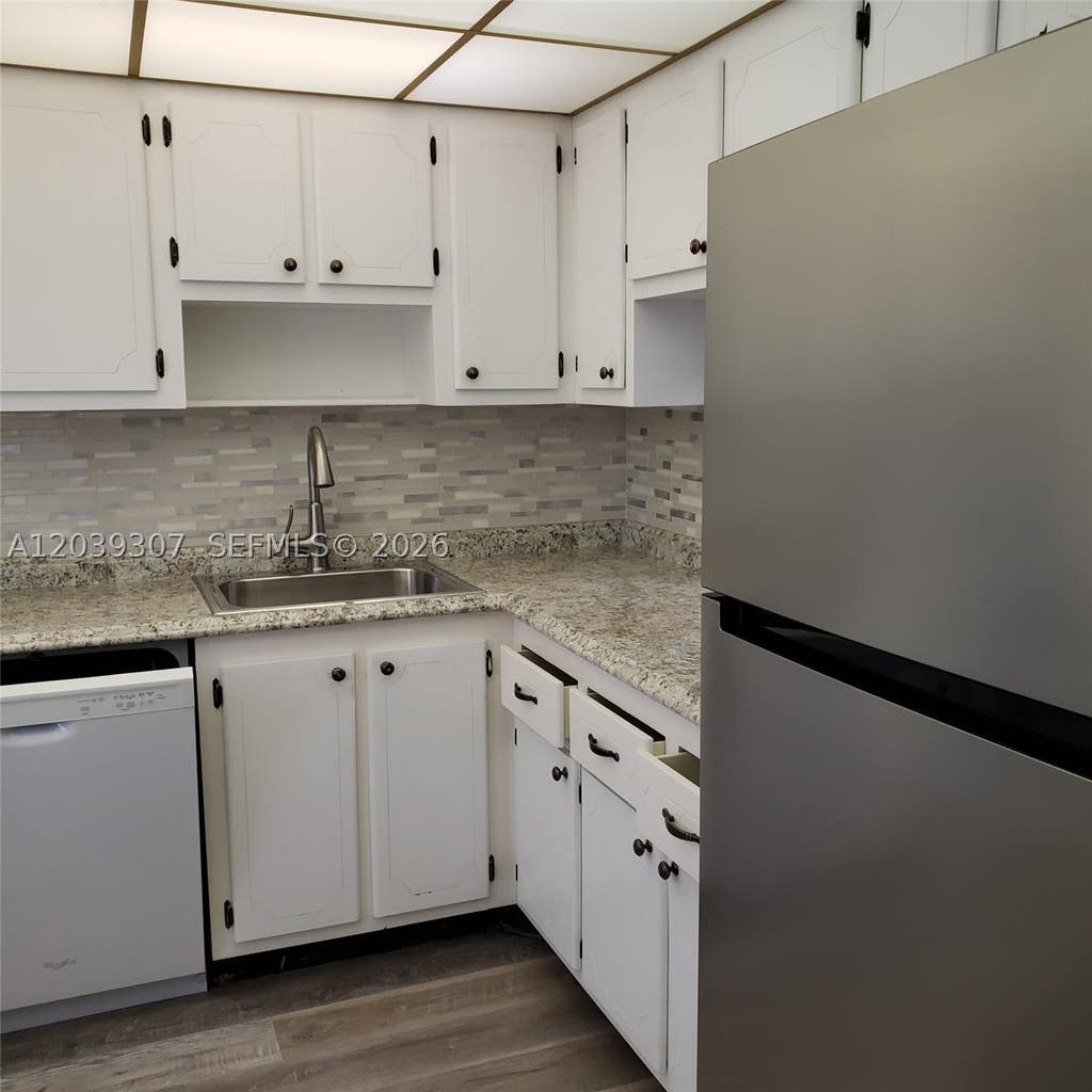 Photo of 410 SE 2nd St #418, Hallandale Beach, FL 33009 (MLS # A12039307)