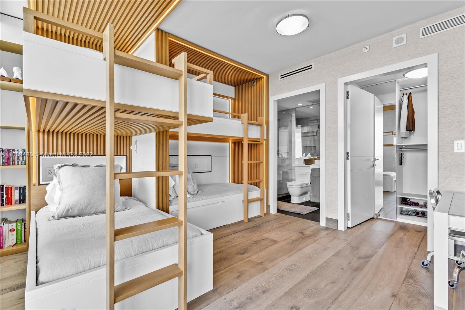 CLUB TOWER THREE CONDO - Residential