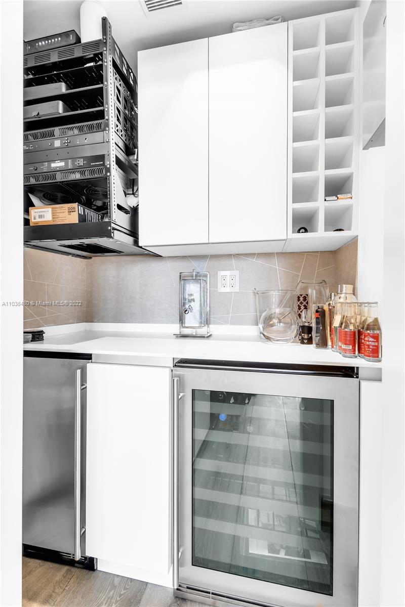 CLUB TOWER THREE CONDO - Residential