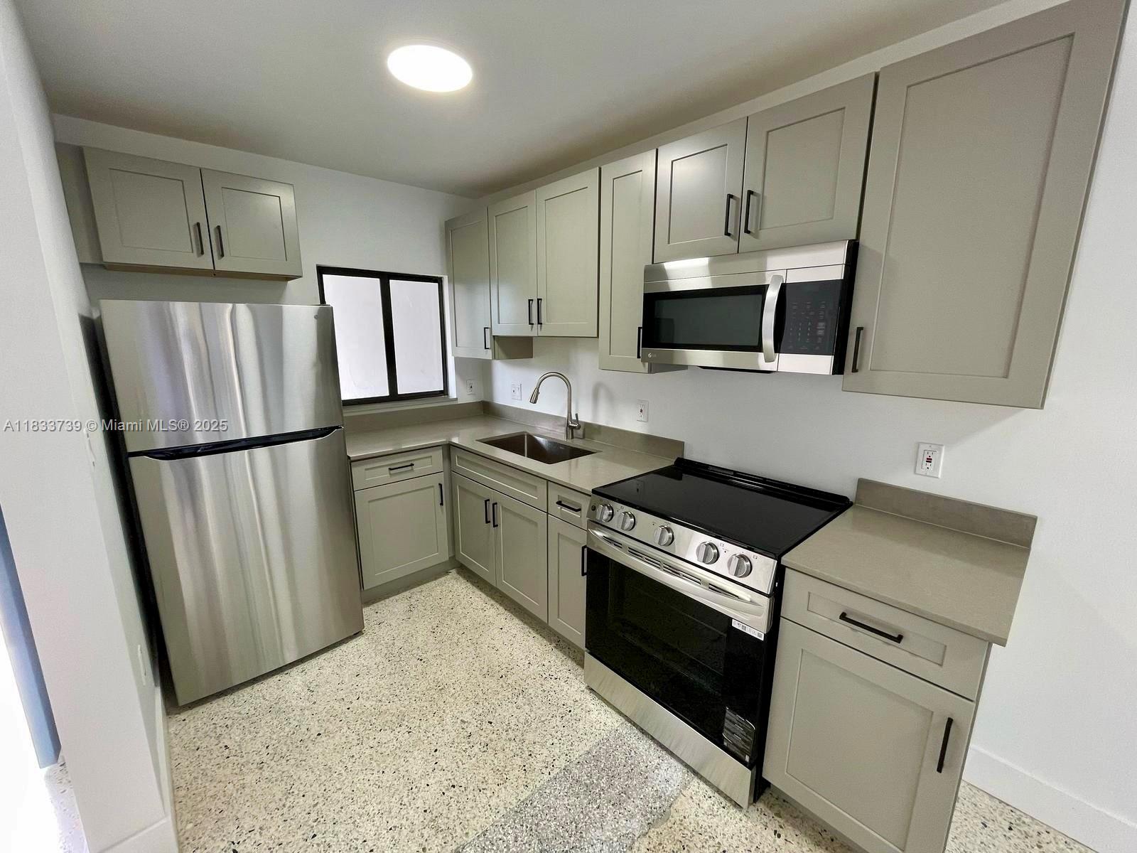 180 NE 57th St 9
