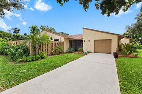Photo of 901 NW 26th Ave, Delray Beach, FL 33445 (MLS # A12049036)