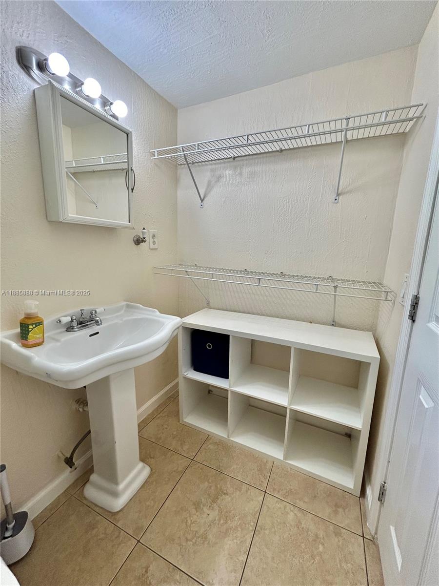 LAKE FOREST SEC 2 - Residential Lease