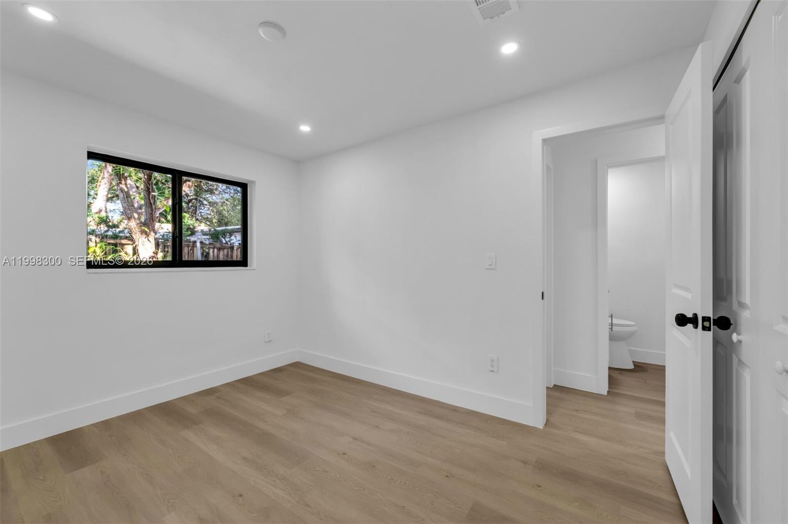 ARCH CREEKS ESTATES - Residential Lease