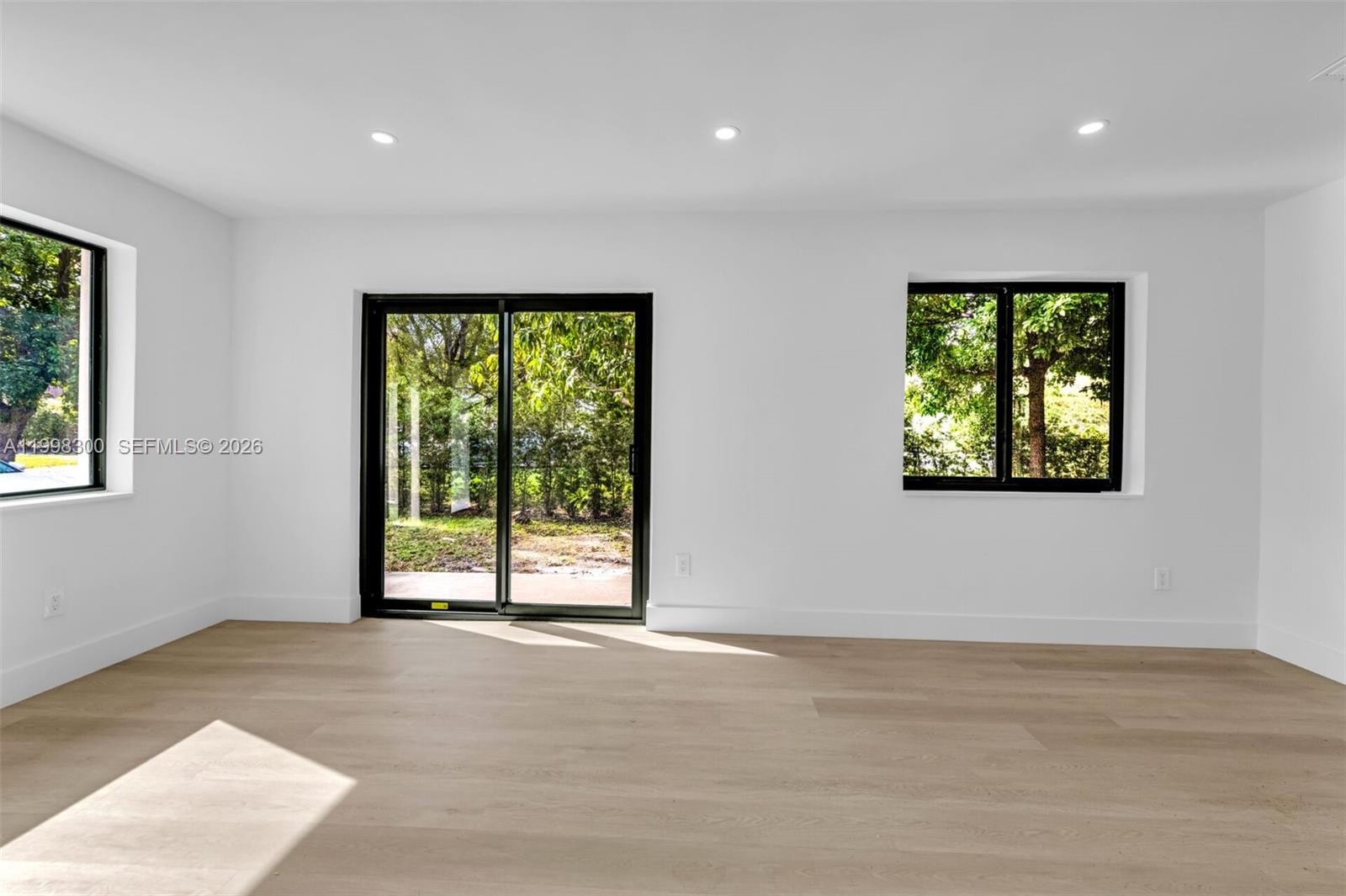 ARCH CREEKS ESTATES - Residential Lease